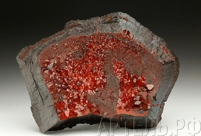 Гематит: таинственный кровавый камень